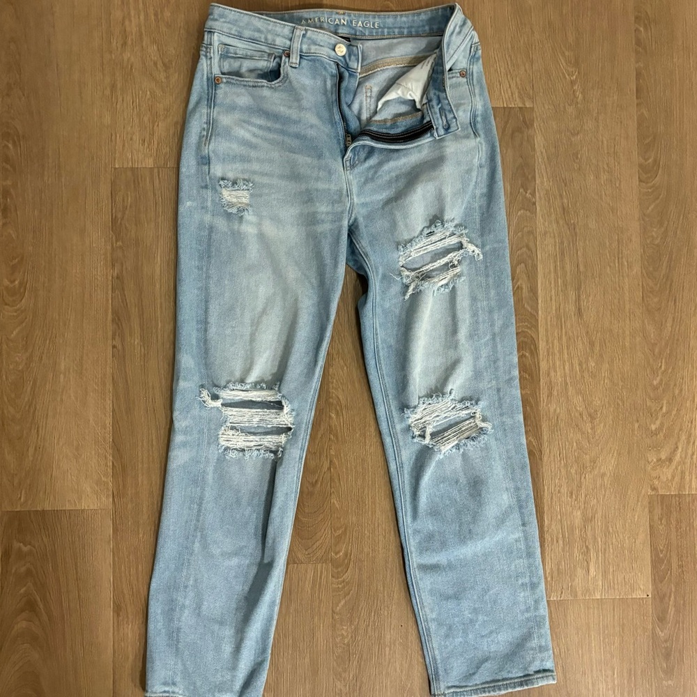 American eagle ripped-cropped jeans
